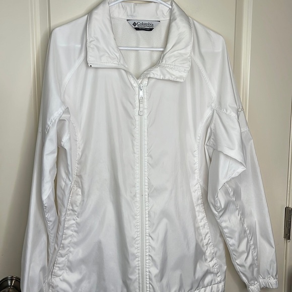 Columbia Woman’s White Full Zip Lightweight Packable Jacket - Picture 3 of 17